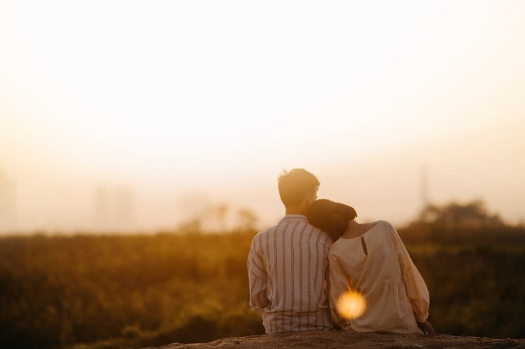 Pareja recuperando la complicidad y el deseo en el retiro para parejas 2026 de Íntimas Conexiones.